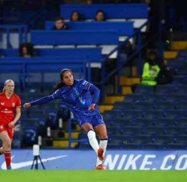 Mayra Ramírez con su remate de larga distancia se reportó con gol en la Champions League Femenina.
