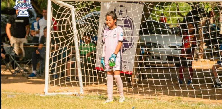Isabella Barrios se perfila como el futuro del arco en el fútbol femenino de Valledupar.