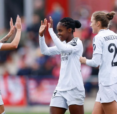 Linda Caicedo marcó el primer gol del partido y lo celebró con sus compañeras.