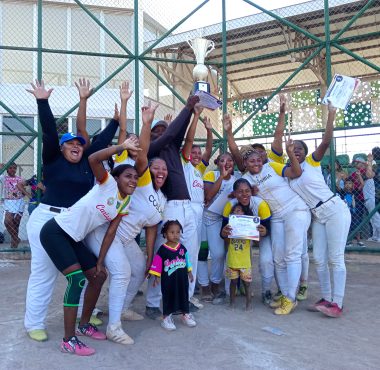 Parkers de Cartagena levantó el trofeo que las acredita como monarcas del Campeonato Nacional de Kickingball.
