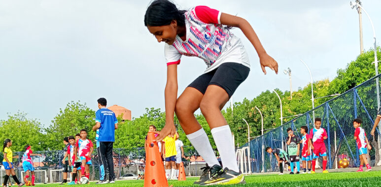 En la cancha José Fernando Cuadrado se llevan a cabo las veedurías para elegir el grupo de jugadoras que viajarán a La Guajira para afrontar el Torneo Baby Fútbol.