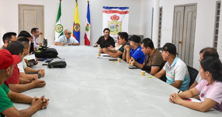 En la reunión llevada a cabo en el despacho del alcalde Ernesto Orozco, se priorizó la seguridad para comerciantes y tenderos de la ciudad.