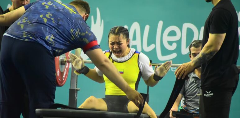 La fuerza y la determinación de las deportistas marcaron la acción del parapowerlifting.
